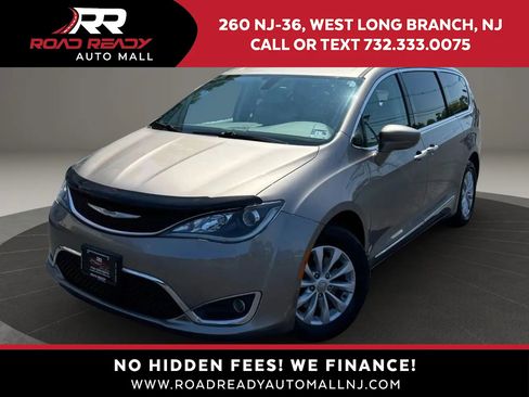 Used 2017 Chrysler Pacifica Touring-L image 1