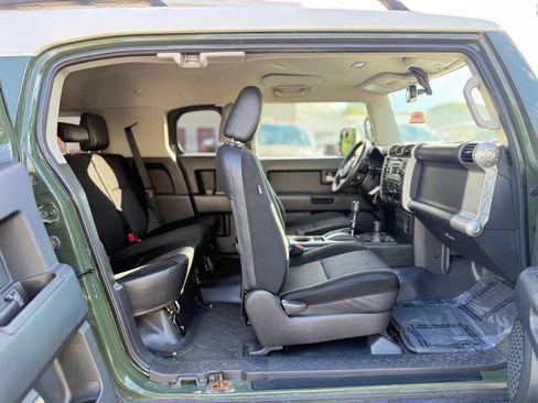 Used 2011 Toyota FJ Cruiser 4WD w/ Convenience Pkg image 25