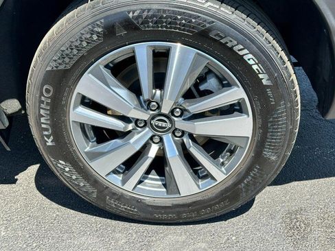 Used 2025 Nissan Pathfinder SL AWD/4WD image 7