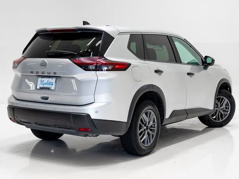Used 2024 Nissan Rogue S FWD image 29