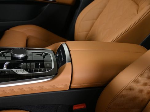 New 2026 BMW X7 xDrive40i w/ M Sport Package AWD/4WD image 25