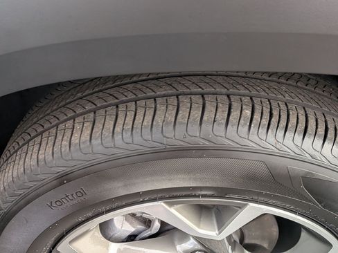 Used 2025 Chevrolet Trax LT w/ LT Convenience Package image 13