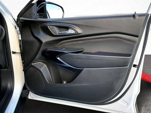 Used 2025 Chevrolet Trax RS w/ Driver Confidence Package image 27