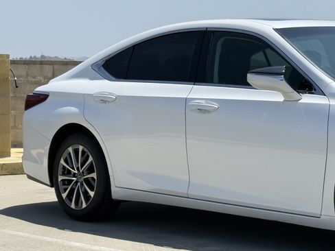 Certified 2024 Lexus ES 350 w/ Accessory Package (Z2) FWD image 5