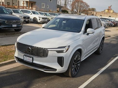 New 2025 Volvo XC90 T8 Plus w/ Protection Package Premier image 6