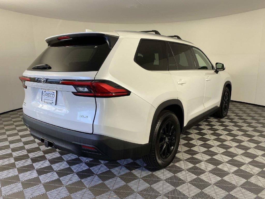 Used 2024 Toyota Grand Highlander AWD image 9