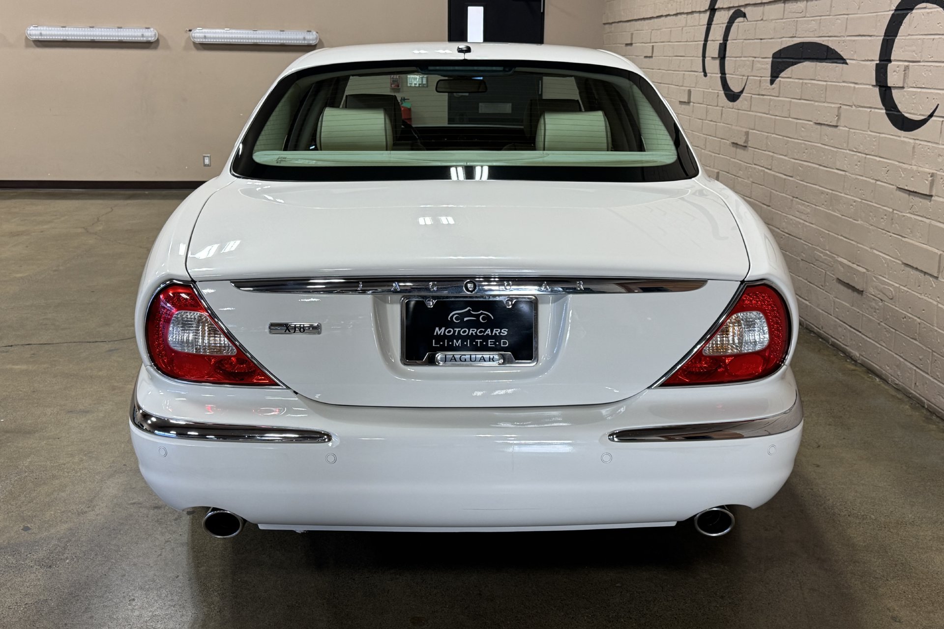 Used 2007 Jaguar XJ8 RWD image 6
