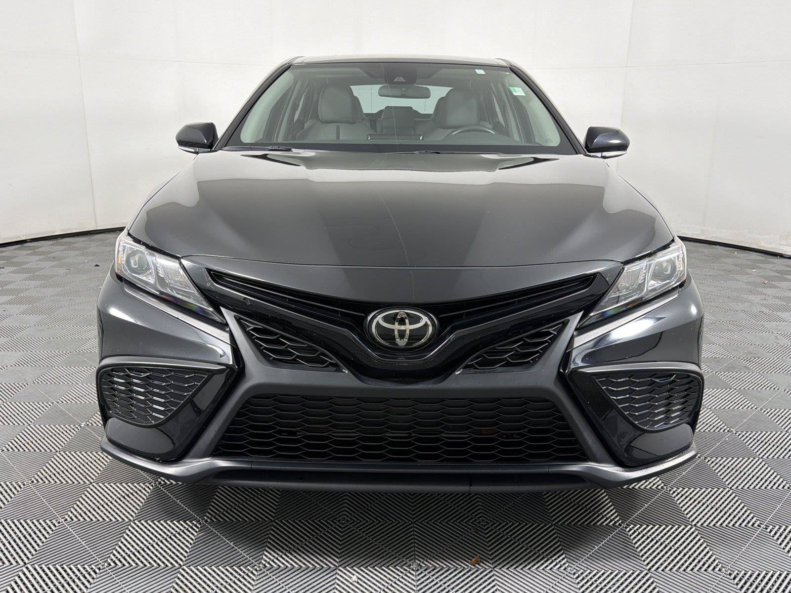 Used 2024 Toyota Camry SE FWD image 2