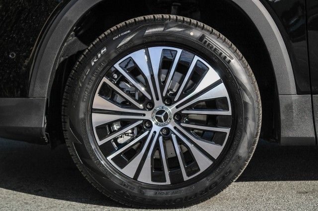 Used 2025 Mercedes-Benz EQB 300 4MATIC image 11