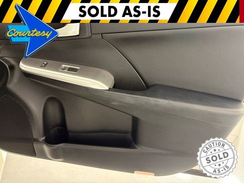 Used 2014 Toyota Camry SE w/ Moonroof Package FWD image 36