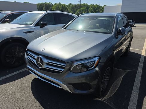Used 2017 Mercedes-Benz GLC 300 4MATIC image 4