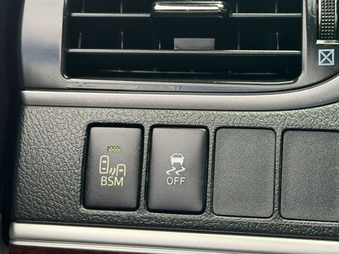 Used 2012 Toyota Camry XLE FWD image 31