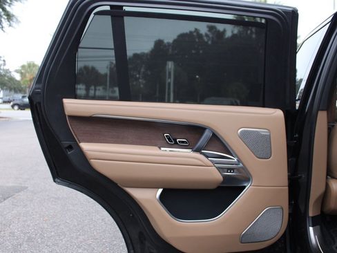 Used 2024 Land Rover Range Rover Long Wheelbase Autobiography image 32