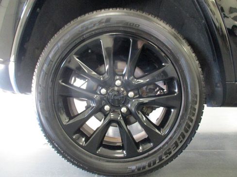 Used 2018 Jeep Grand Cherokee Altitude image 32