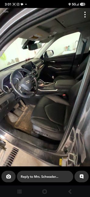 Used 2021 Toyota Highlander XLE AWD/4WD image 4