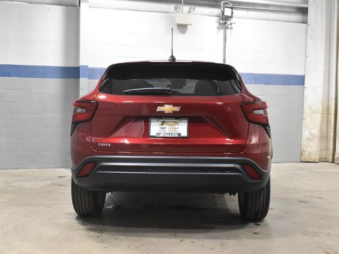 Used 2024 Chevrolet Trax LS w/ LS Convenience Package FWD image 26
