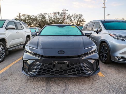 Used 2025 Toyota Camry XSE image 4