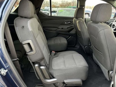 Used 2023 Chevrolet Traverse LT image 19