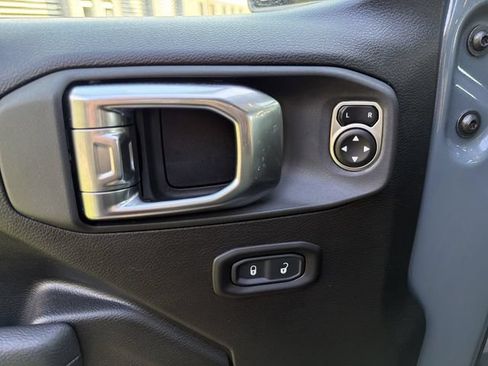 Used 2025 Jeep Wrangler Unlimited Sport AWD/4WD image 16