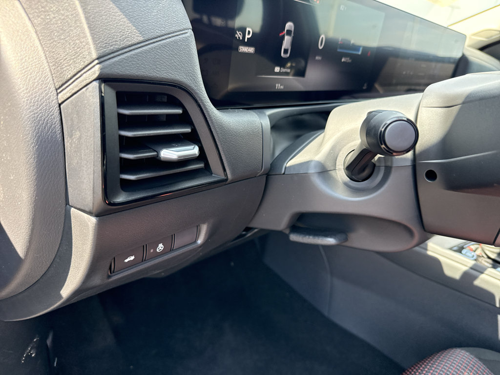 New 2027 Nissan Sentra SR FWD image 13