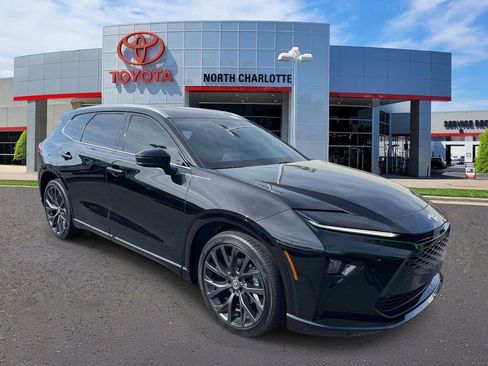 Used 2025 Toyota Crown Signia w/ Advanced Technology Package image 1