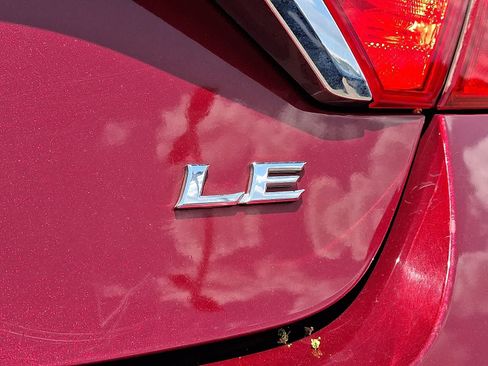Used 2017 Toyota Camry LE FWD image 32