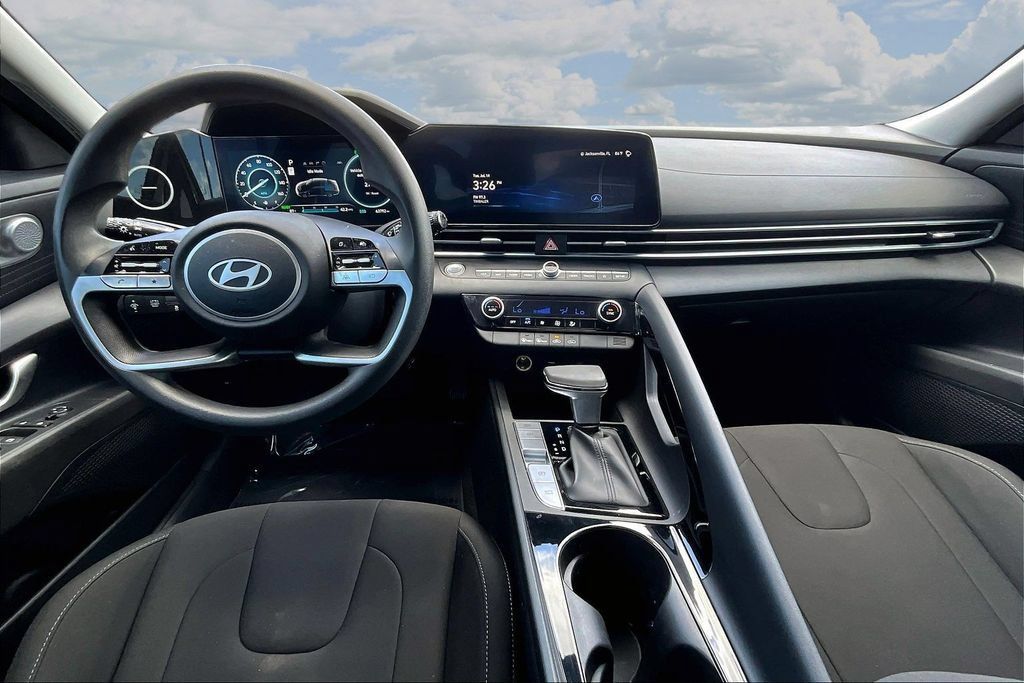 Used 2024 Hyundai Elantra Blue FWD image 7