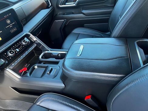 Used 2024 GMC Sierra 2500 Denali w/ Denali Reserve Package image 9