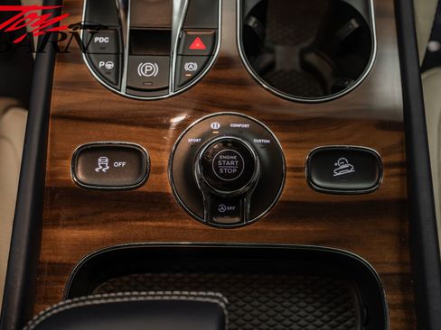 Used 2021 Bentley Bentayga image 47