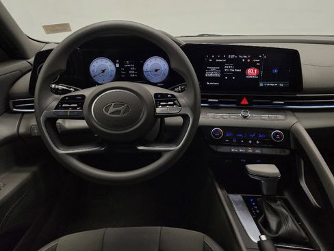 Used 2024 Hyundai Elantra SEL image 22