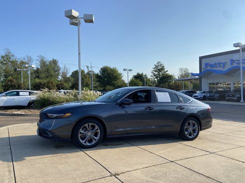 Used 2023 Honda Accord EX image 6
