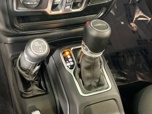 Used 2022 Jeep Gladiator Sport image 16