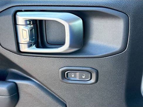 New 2026 Jeep Gladiator Sport image 18