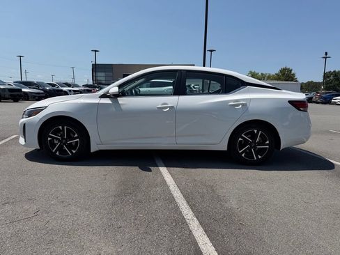 Used 2025 Nissan Sentra SV FWD image 4