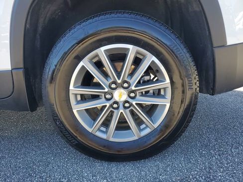 Used 2023 Chevrolet Traverse LT image 11