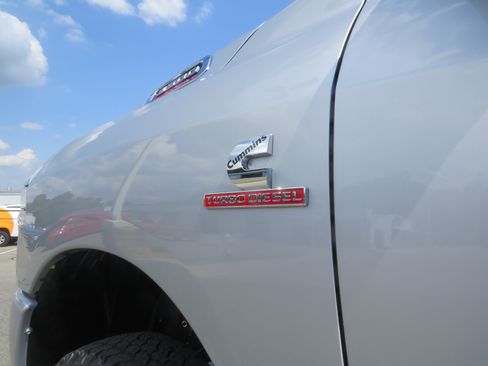 New 2026 RAM 3500 Big Horn AWD/4WD image 15