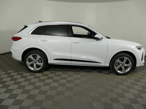 New 2025 Audi Q5 2.0T Premium Plus image 2