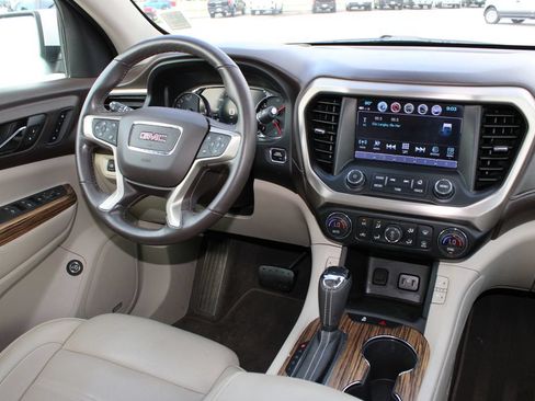 Used 2019 GMC Acadia Denali w/ Technology Package FWD image 10