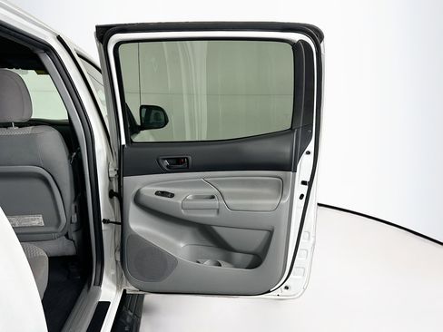 Used 2012 Toyota Tacoma PreRunner image 26