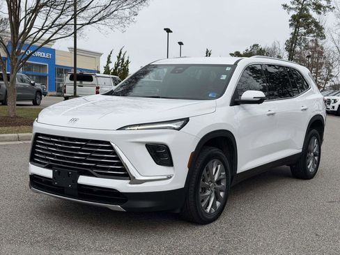 Used 2025 Buick Enclave Preferred image 25