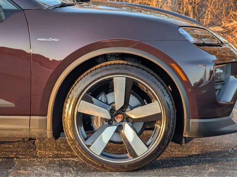 Used 2025 Porsche Macan Electric image 14