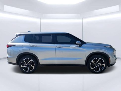 Used 2024 Mitsubishi Outlander SE FWD image 2