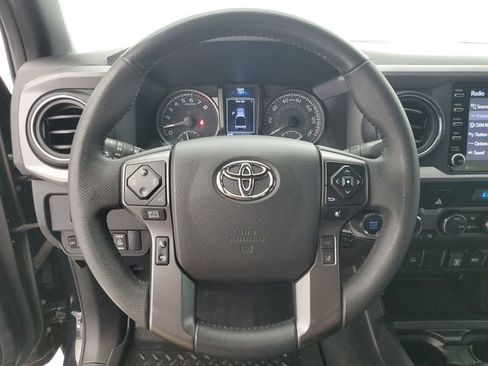 Used 2022 Toyota Tacoma TRD Off-Road AWD/4WD image 20