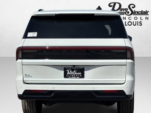 New 2026 Lincoln Navigator L Reserve w/ Jet Appearance Package AWD/4WD image 4