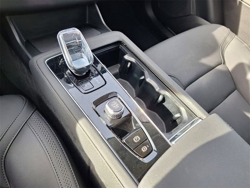 Used 2025 Volvo XC90 B6 Plus image 17