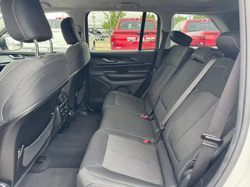 Certified 2023 Jeep Grand Cherokee Laredo RWD image 12