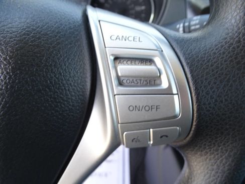 Used 2016 Nissan Rogue SV image 15