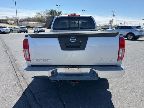 Used 2015 Nissan Frontier SV image 4