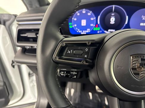 Certified 2025 Porsche Macan Turbo Electric AWD/4WD image 27