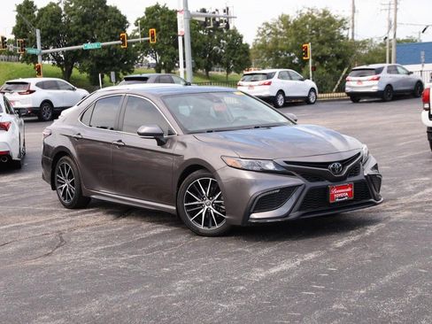 Used 2023 Toyota Camry SE w/ Convenience Package FWD image 2